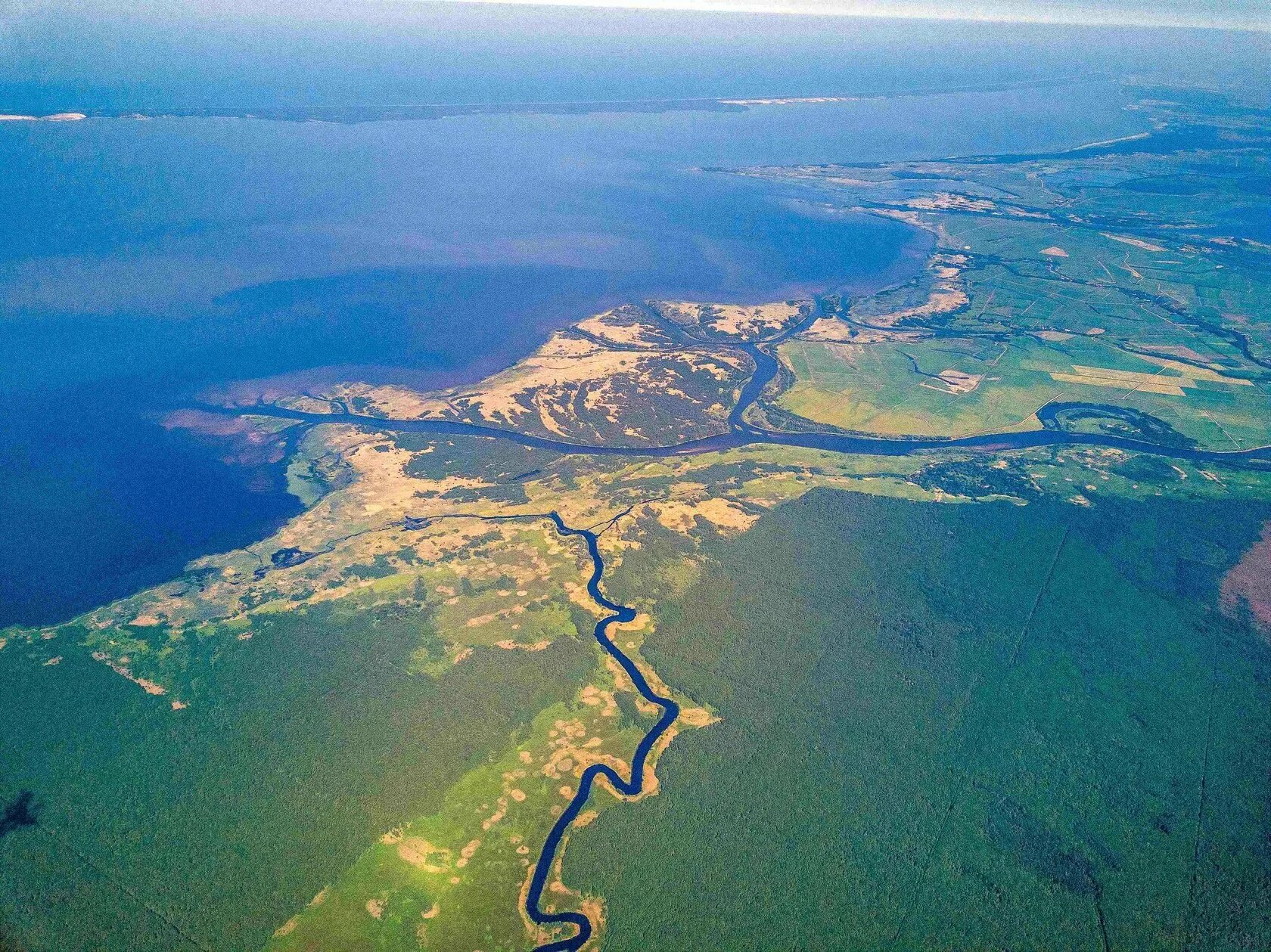 Б устье. Озеро илиамна. Устье реки клязьма во владимирской области. Устье бассы архангельский район. Устье реки лена дельта эстуарий.