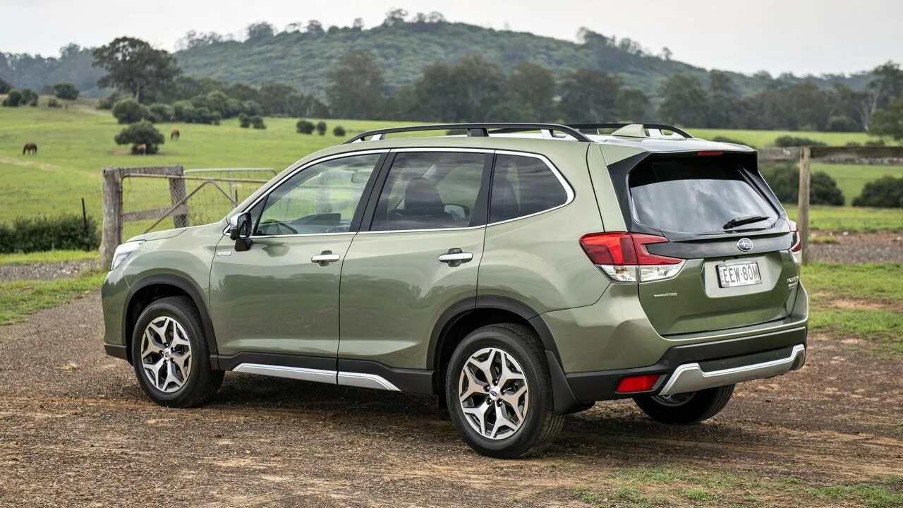 Субару Форестер 2018 гибрид. Subaru Forester гибрид. Subaru Forester Hybrid 2019. Субару Форестер 2017 зеленый. Субару форестер гибрид