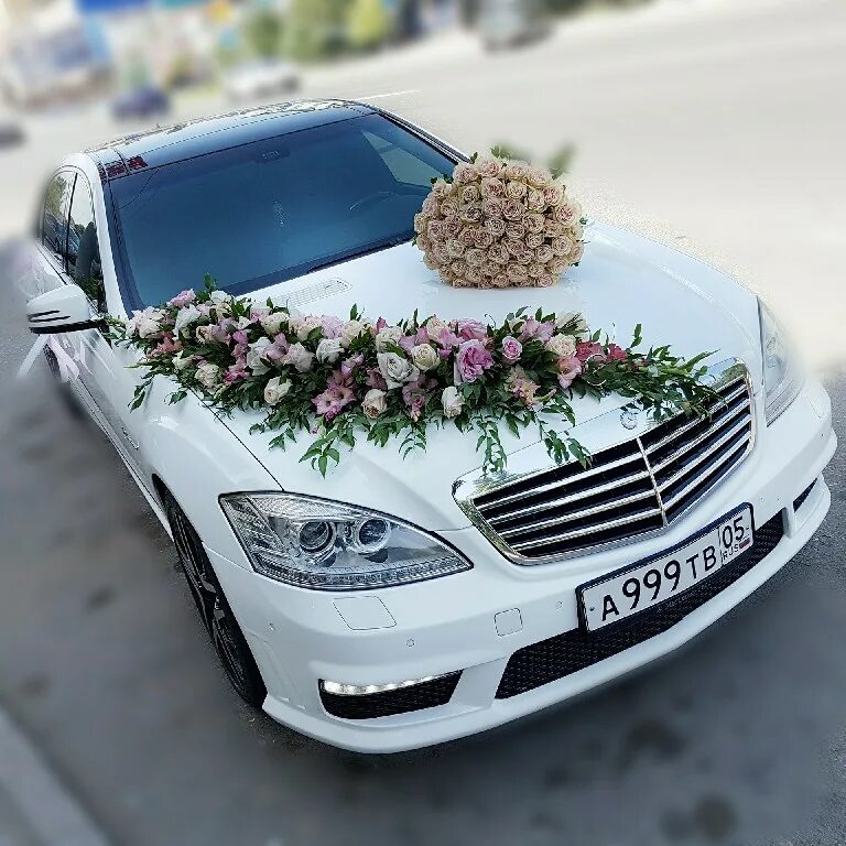 украшение машин цветами. флористическое украшение на машину. украшение машин цветами. свадебные украшения на машину. украшение машин цветами.