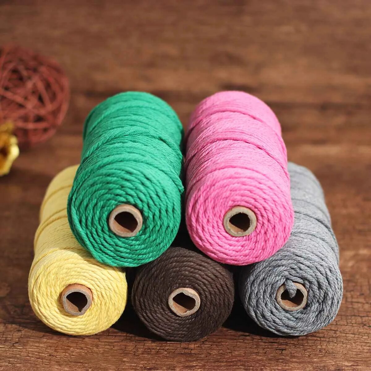 Хлопчатобумажные нитки. Пряжа fil twist shiny macrame 380. плетение нитками. макраме нитки для плетения. нитка шнур.