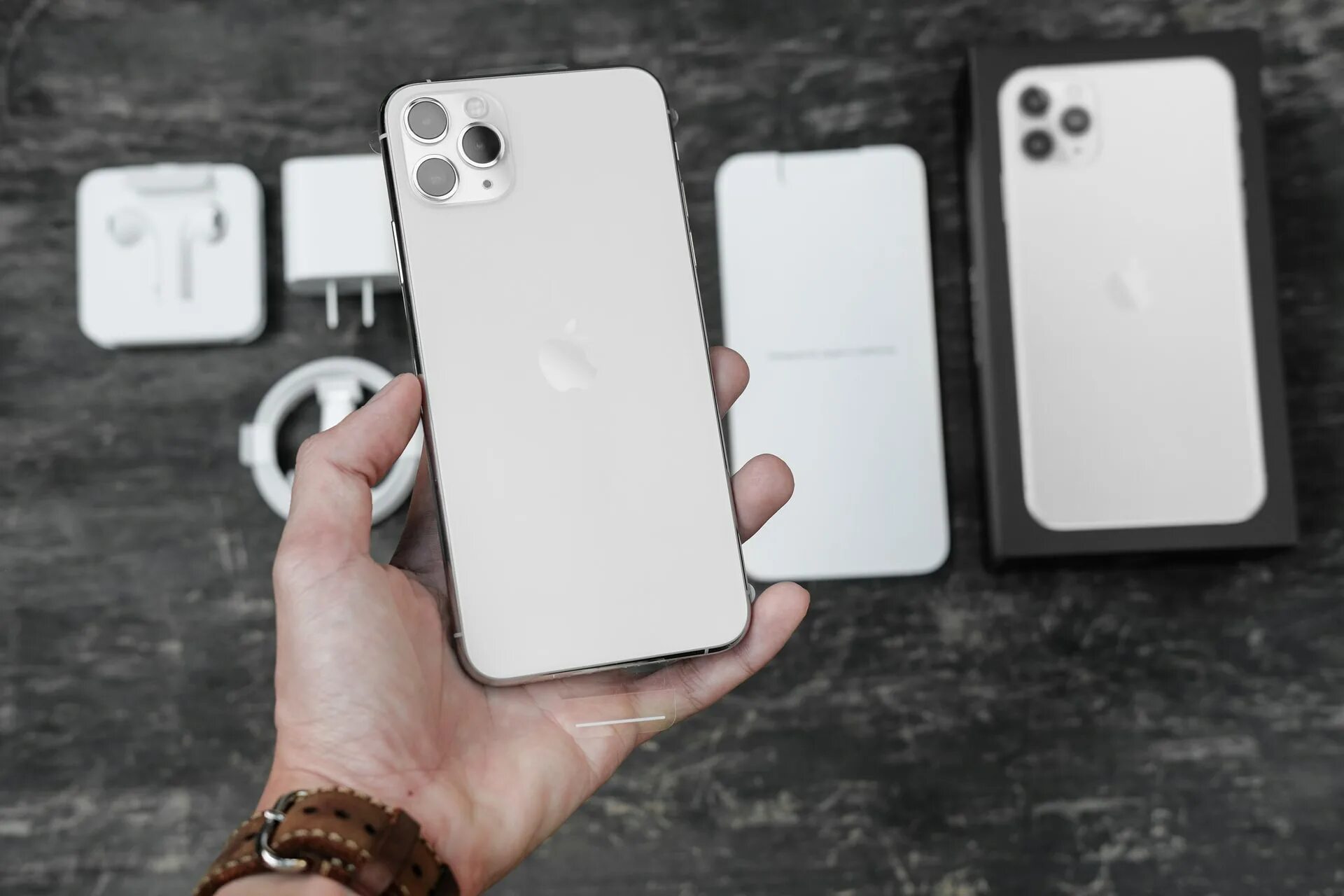 Айфон 11 отзывы владельцев плюсы и минусы. Iphone 11 Pro Max. Айфон 11 Pro Max белый. Айфон 11про Max белый. Apple iphone 11 Pro Max 256gb белый.