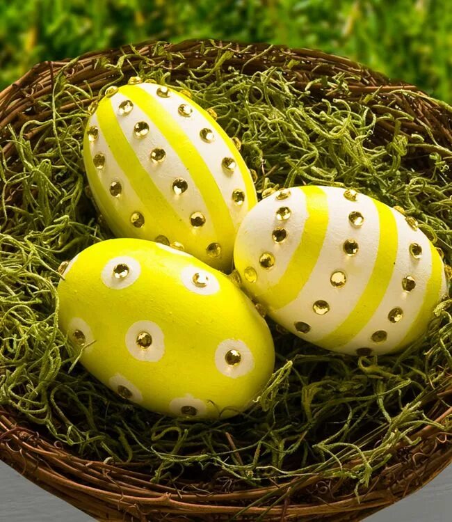 Красивые яйца на пасху своими руками. Украшение пасхальных яиц. Украшение яиц на Пасху. Необычное украшение яиц. Необычный декор пасхальных яиц.