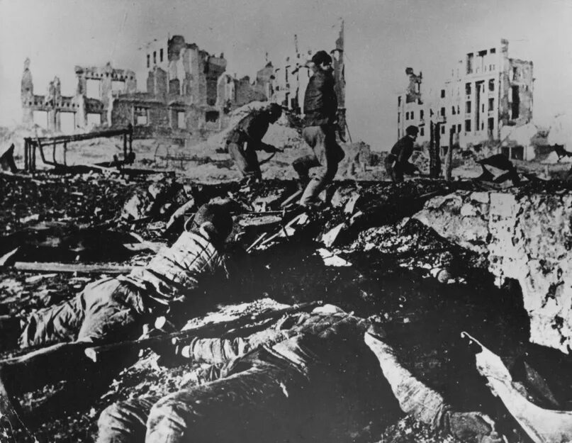 Сталинград 1943 победа. Сталинградская битва бомбардировка города. Сталинград завод красный октябрь 1942. Китайский сталинград. Сталинградский элеватор 1942.