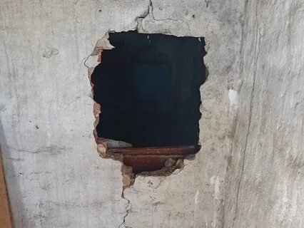 Подростки нашли дыру в своем гараже