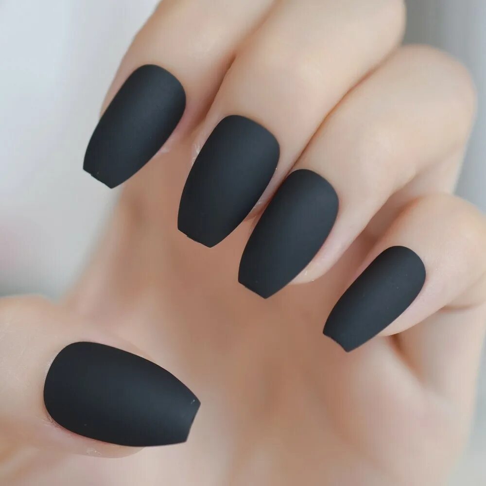 Средние черные ногти. Матовые ногти. Черно матовый маникюр. Черные ногти. Черные матовые ногти.
