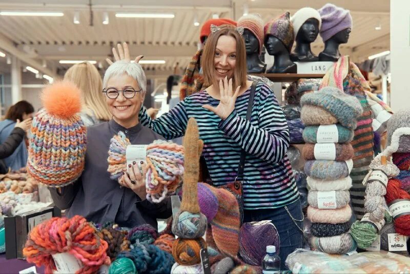 шерстяной базар. шерсть волокно. теплая одежда. шерстяной нитки для ковроткачества. шерстяной маркет.