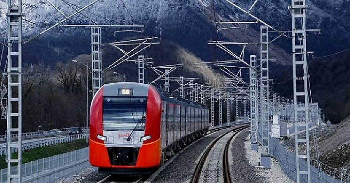 Ласточка лазаревское красная поляна. Эс1 туапсе. Поезд ржд лазаревское. Ласточка лазаревское красная поляна. Ласточка майкоп сочи.