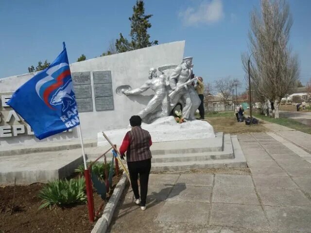 Поселок раздольное. Раздольное Крым. 30 Лет Победы Крым Раздольное. Памятники поселка Раздольное. Пос победа.