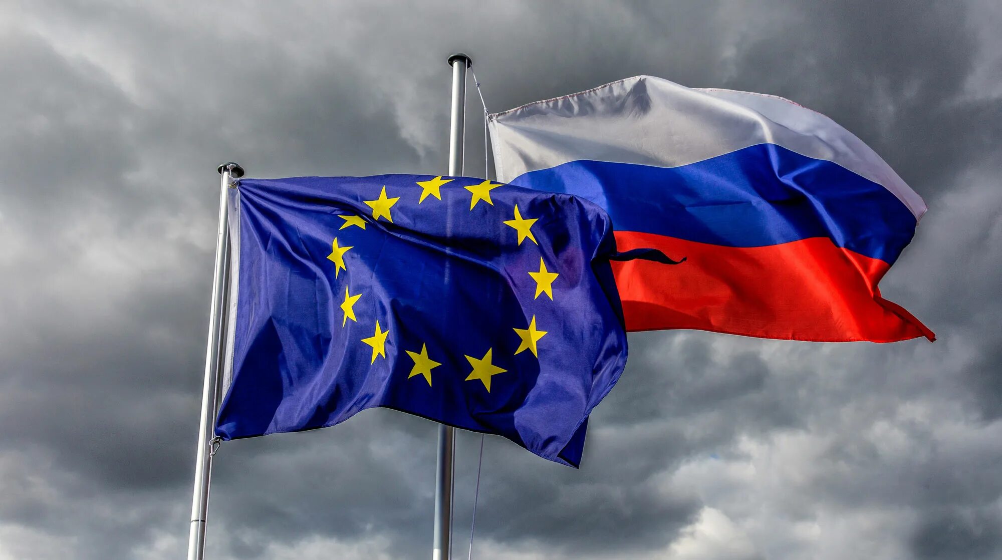 Флаг ЕСПЧ. Раскол Евросоюза ЕС. Россия и ЕСПЧ флаги. Россия и Европейский Союз.