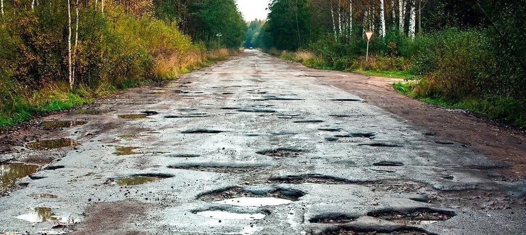 Разбитая дорога. Ямы на дорогах. Дороги с ямами. Русские дороги.