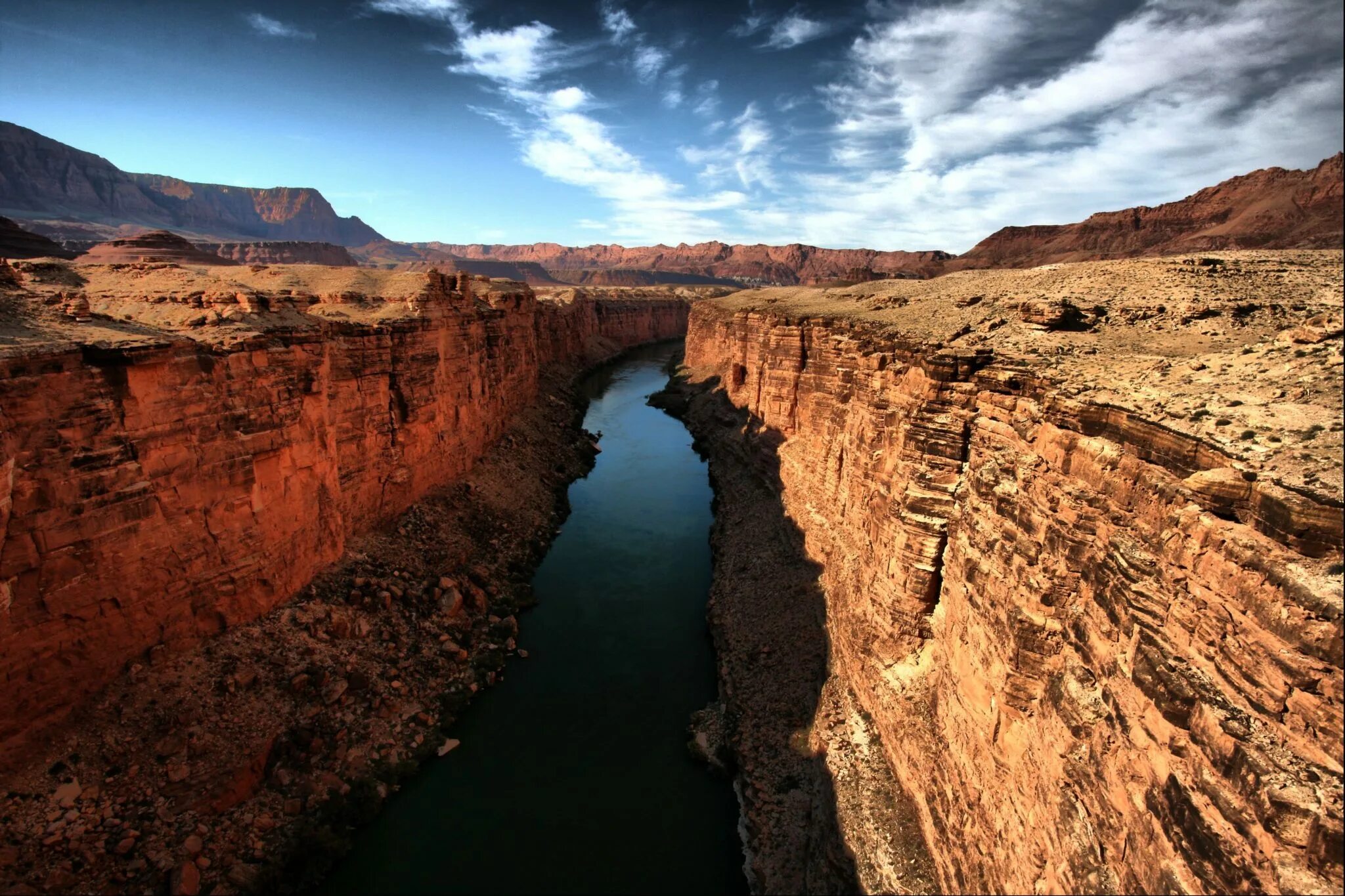 Река протекающая в северной америке. Река Колорадо Северная Америка. Каньон реки Колорадо. Большой каньон Колорадо в Северной Америке. Ущелье реки Колорадо.