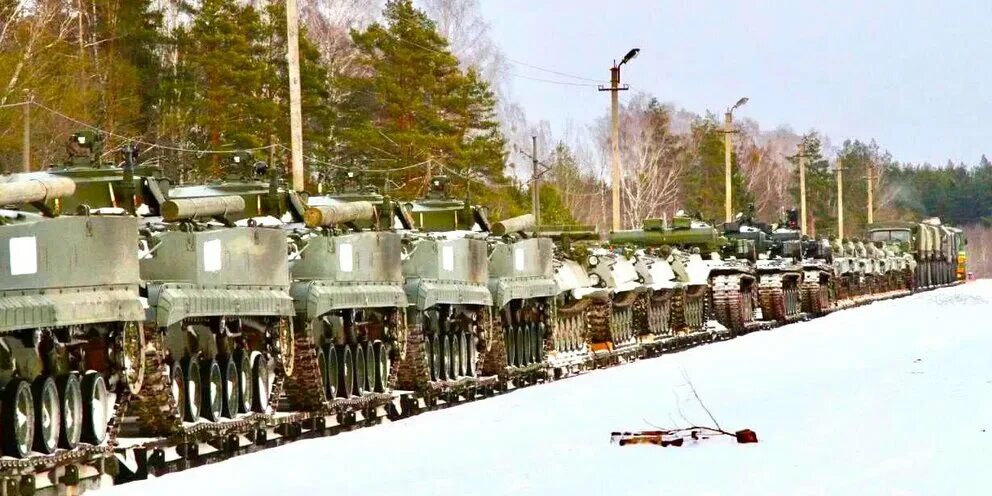 Уничтожен эшелон. Эшелон с военной техникой. Эшелон с техникой. Военные эшелоны России. Эшелон военной техники РФ.