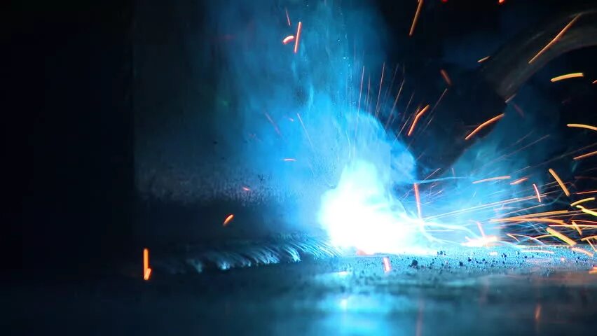 Электродуговая сварка дуга. Горящий электрод. Сварка алюминия рдс. Ручная дуговая сварка плавящимся электродом (мма). Сварочная дуга ламбертовский излучатель.