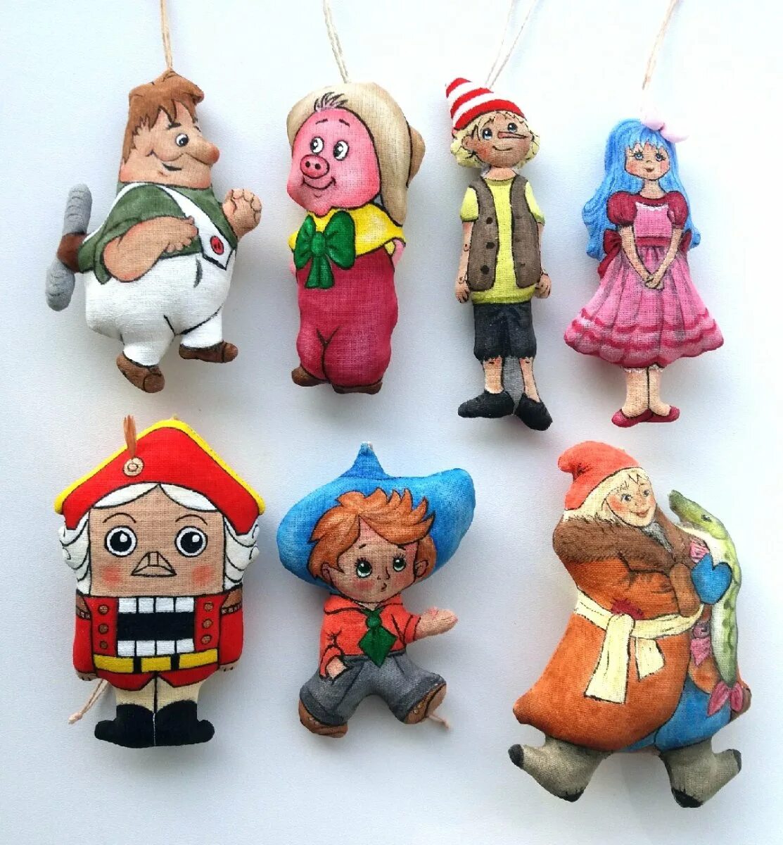 Новогодняя игрушка щелкунчик своими руками. Старинные елочные украшения. Елочные игрушки щелкунчик и мышиный король. Елочная игрушка персонаж. Елочная игрушка персонаж.