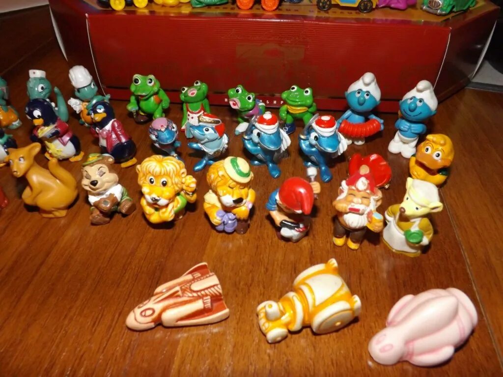 Игрушки из киндера 90 х. Коллекции Киндер сюрпризов 90 х. Сборные игрушки из Киндер-сюрприза 90-х. Киндеры 90х алладин. Коллекции киндеров сюрпризов 90х.