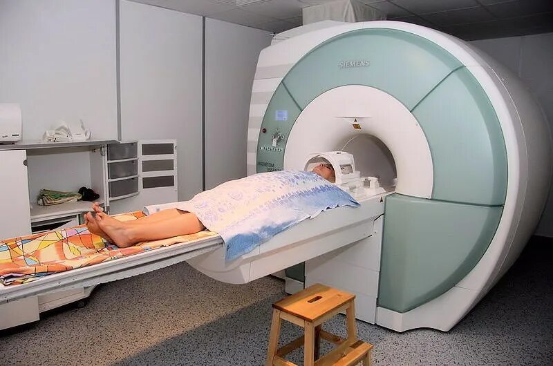 Компьютерная томография кт головного мозга. Мрт мозга здорового человека. Мрт головного мозга снимок. Фантом для мрт. Томография.