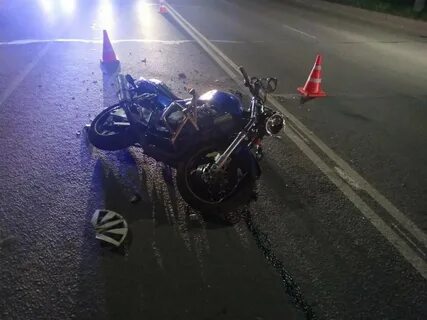 Упавший мотоциклист