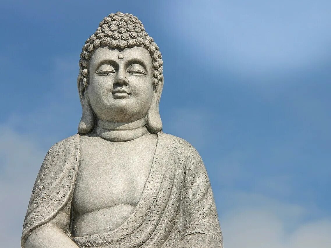 Улыбка будды. Гаутама будда статуя. будда шакьямуни статуя. медная статуя будды из султанганджа. будда скульптура серая.