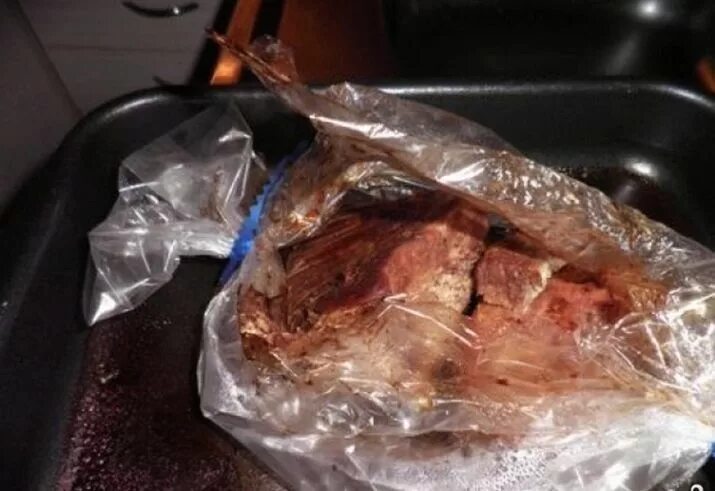 Сколько готовить говядину в рукаве в духовке