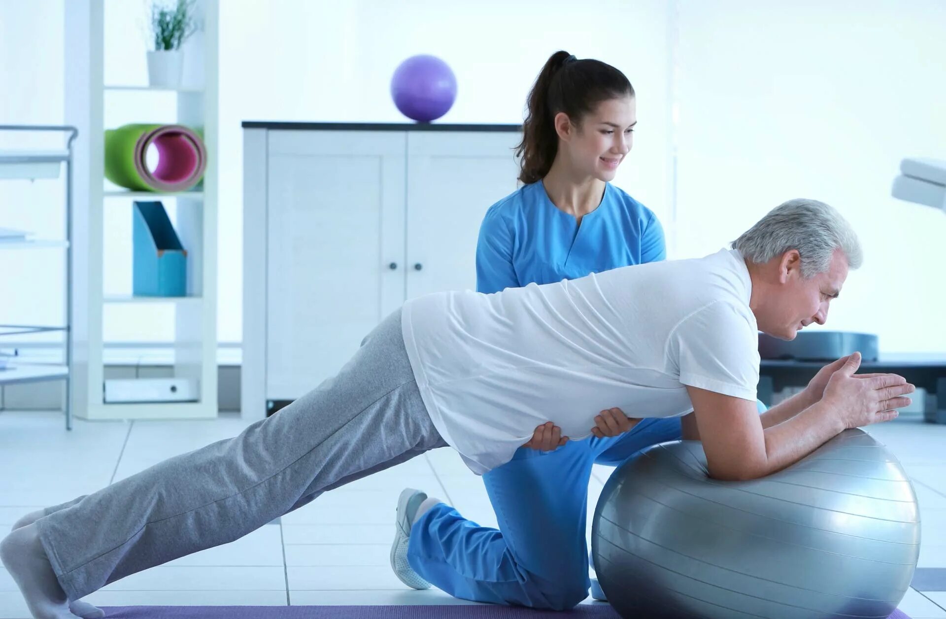Физическая терапия. Мужчина реабилитация. Физиотерапия. Home harlotry therapy. Home physical.