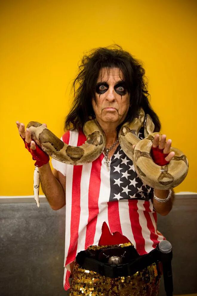 Элис купер лучшее. Элис купер. солист группы alice cooper. элис купер молодой. элис купер рокер.