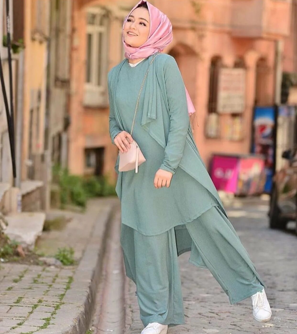 Мусульманские штаны. Hijab Style 2022 костюм брючный. Хиджаб мода 2023. Хиджаб одежда 2023.