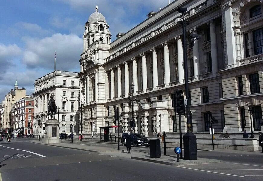 Лондон white. Улица Уайтхолл в Лондоне. Вайт Холл в Лондоне. Whitehall Британия. Фасад дворца Уайтхолл в Лондоне.