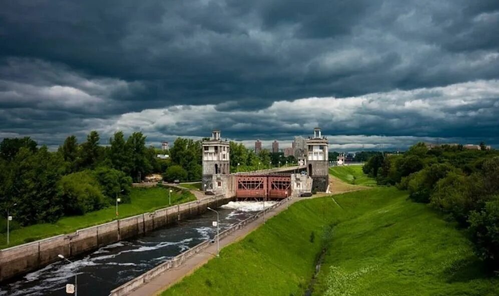 Начало канала им москвы. Канал имени Москвы. Волоколамское шоссе шлюз. Шлюз в Тушино на канале имени Москвы. Шлюзы 7 и 8 канала имени Москвы.