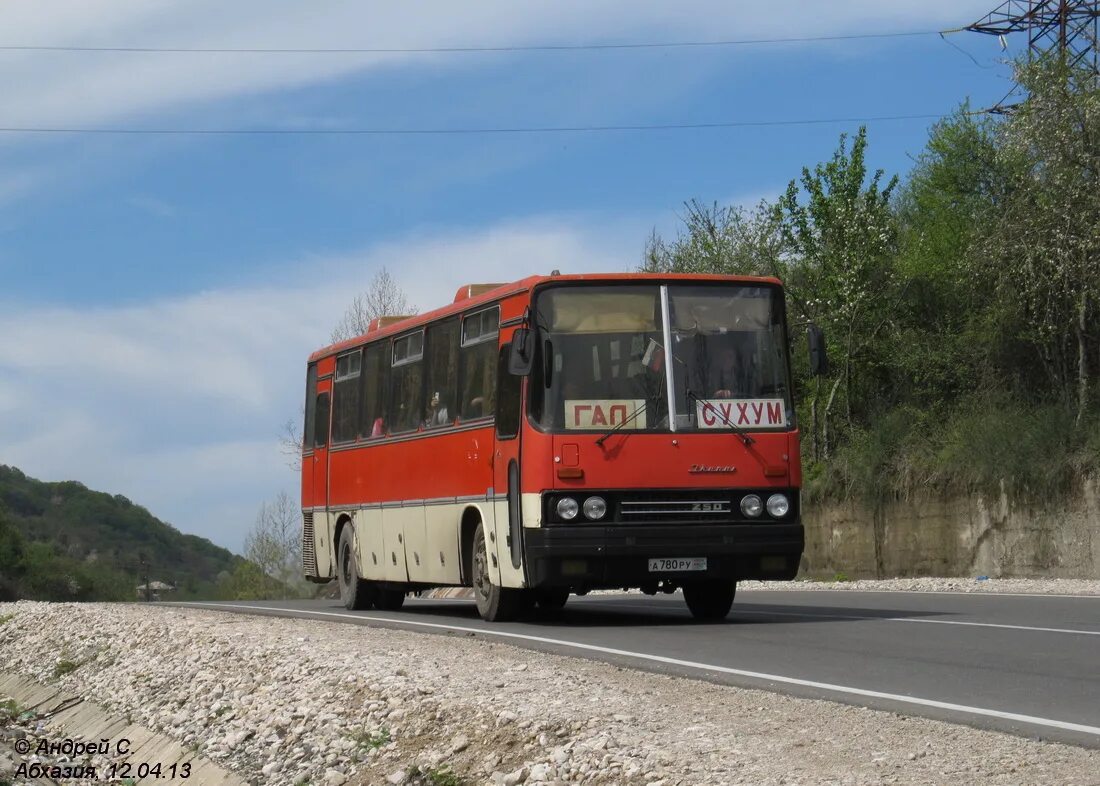 Автобусы сухуми. Икарус в Абхазии. Икарус 250.59. Икарус 250 1984. Автобус Икарус Гагра Псоу.
