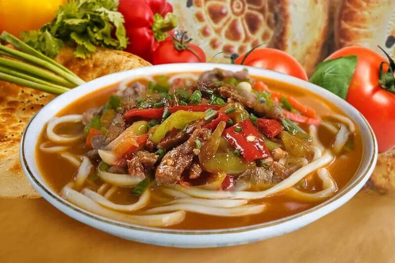 Сорпа лагман. Суп лагман. Узбекская кухня лагман. Узбекская кухня лагман. Широкая лапша с бараниной и базиликом.
