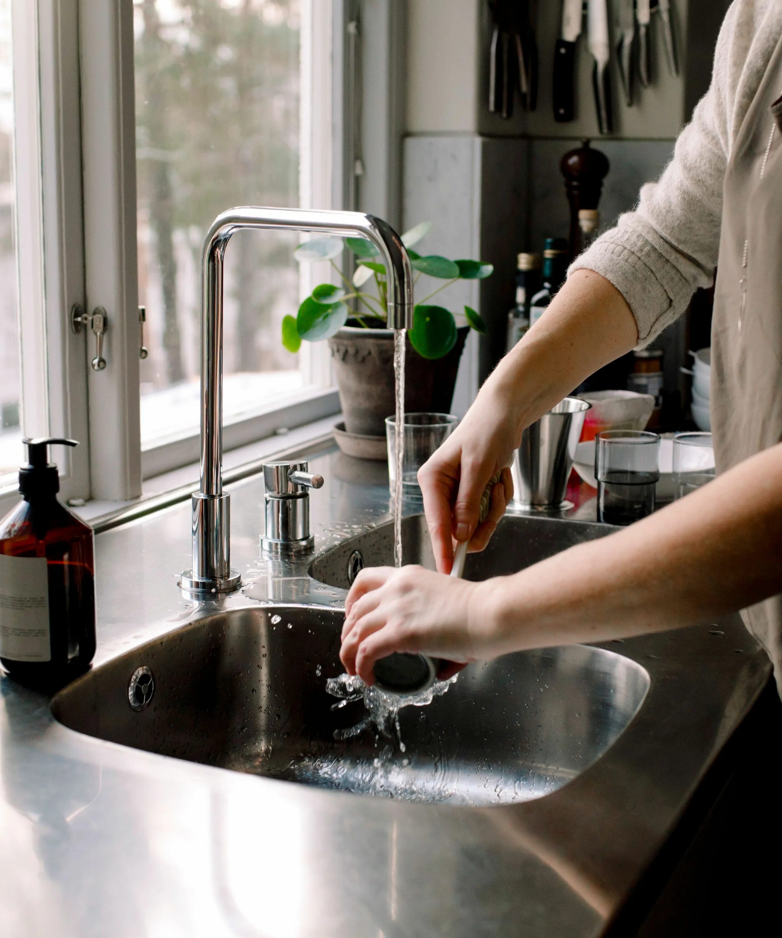 Do your dishes. Wash the dishes. Dish washing Water. Kitchen Wash. Kleen dish Wash.