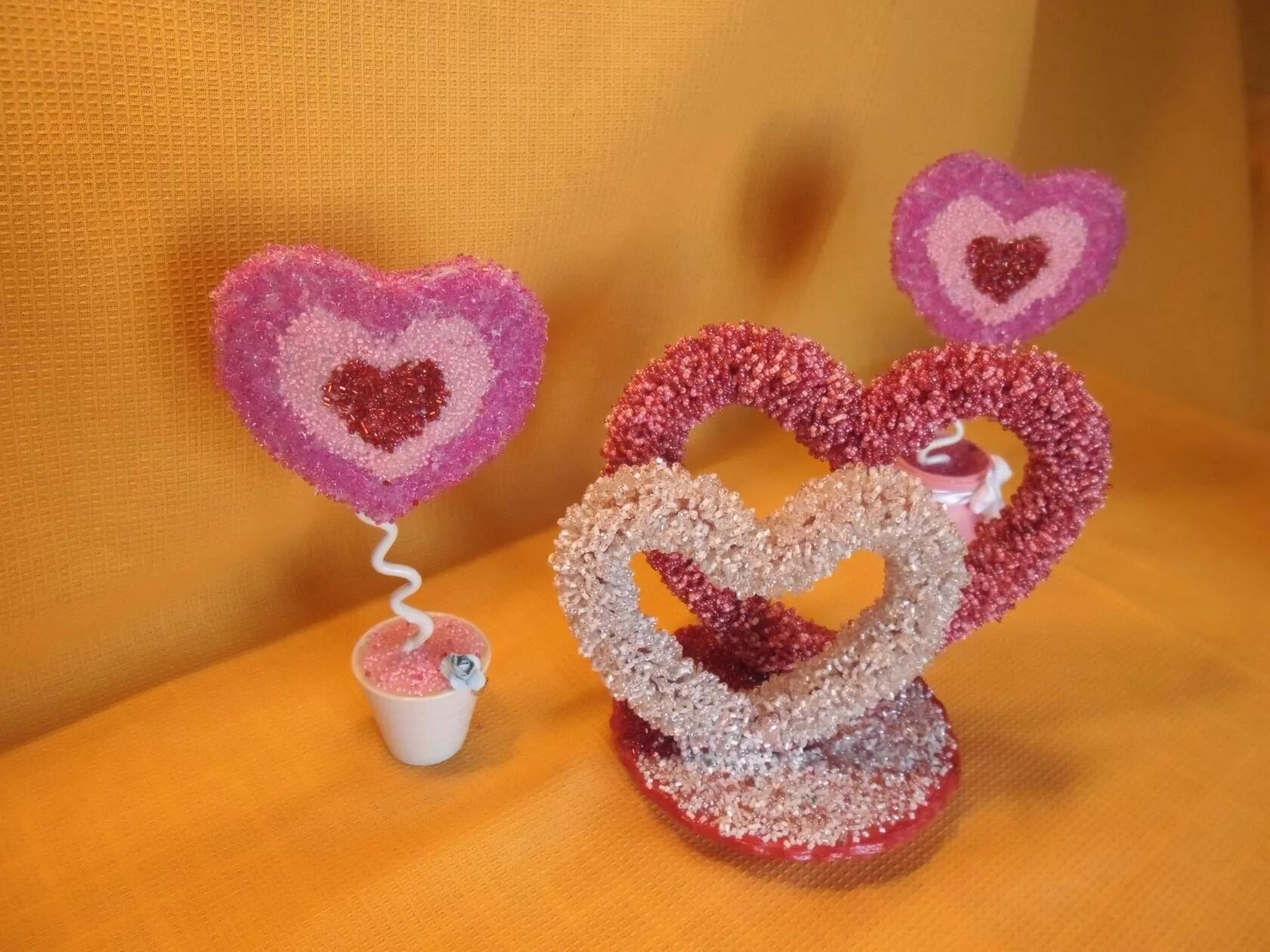 бисерные подарок для мамы. подарок из бисера. подарок из бисера на день рождения. сердце из бисера. поделка сердце.