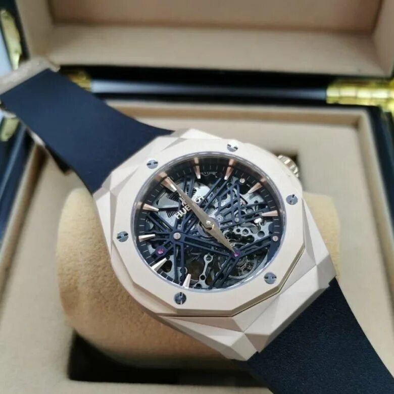 Хублот часы цена оригинал. Hublot Classic Fusion. Часы Hublot Classic Fusion. Hublot Classic Fusion Gold. Hublot Classic Fusion женские.