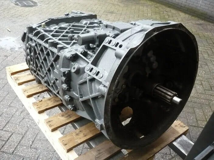 Коробка переключения передач zf. Коробка ZF 16s181. КПП КАМАЗ ZF 16s151. Коробка ЗФ 16с 181. КПП ZF 16s181 Картер сцепления.