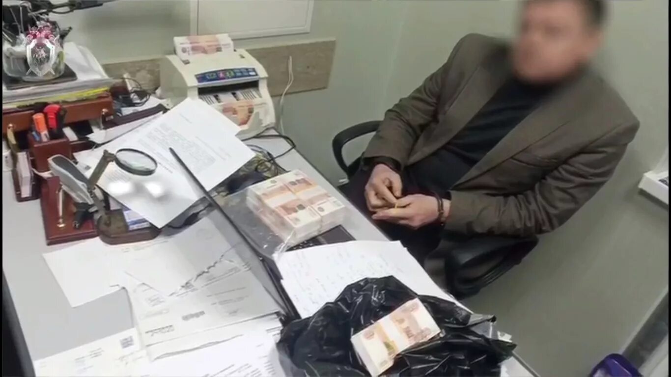 Взятка условно. Поймали на взятке. взятка должностному лицу. задержание коррупционеров.