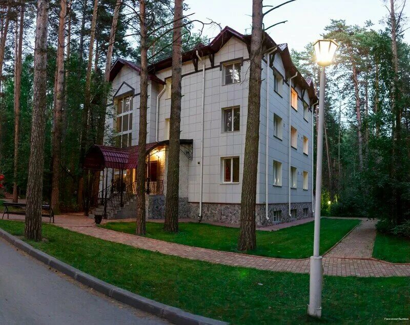 Санаторий былина новосибирск. Былина бердск банкетный зал. Парк отель былина бердск. Былина отель. Отель былина новосибирск.