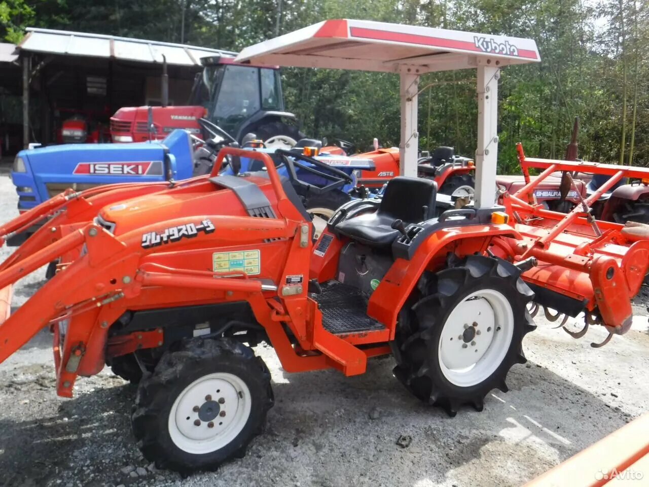 Минитрактор в красноярске с навесным оборудованием. Кубота 15 минитрактор. японский минитрактор кубота. кун на минитрактор кубота. трактор мини kubota df244.