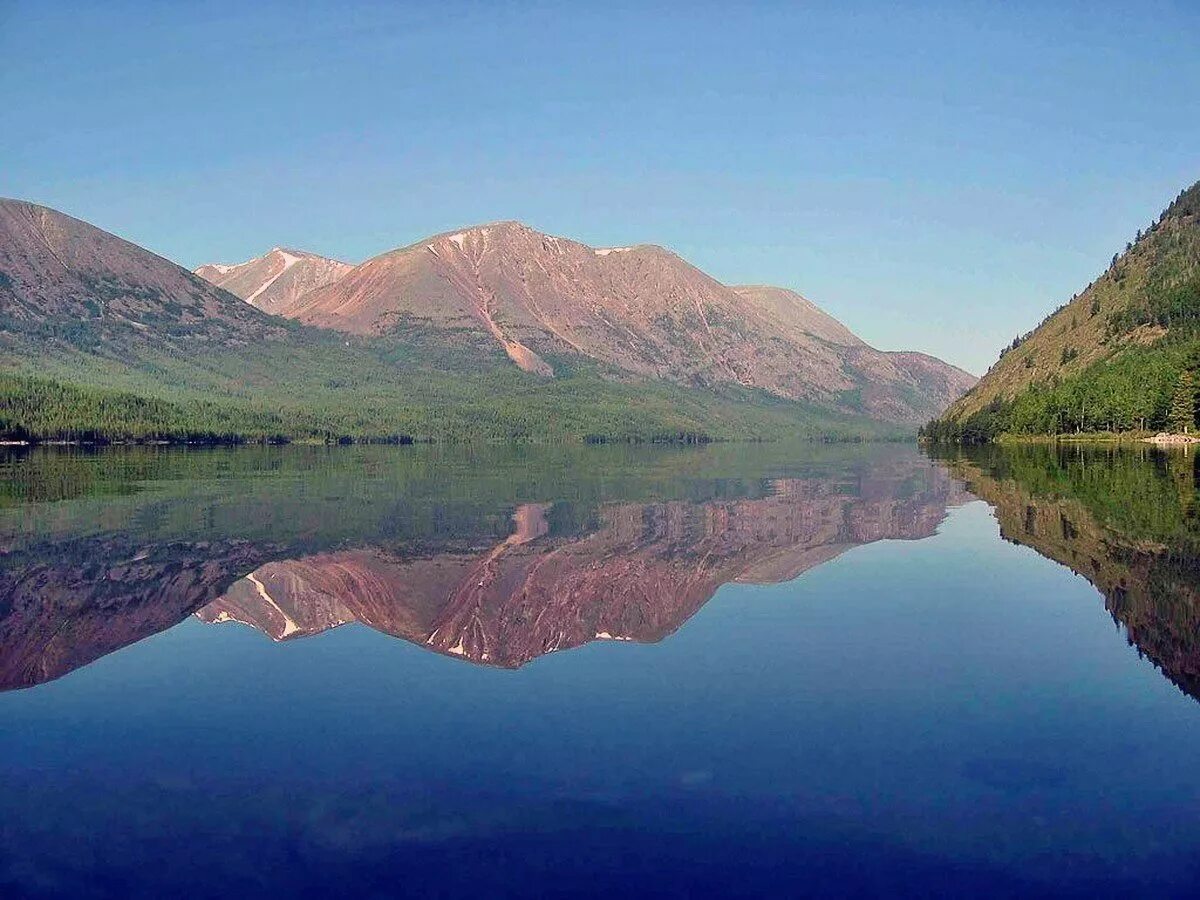 Озеро байкал. Мыс лударь на байкале. Самое большое озеро в мире байкал. Крупнейшее пресноводное озеро в мире. Самое большое озиро в мира.