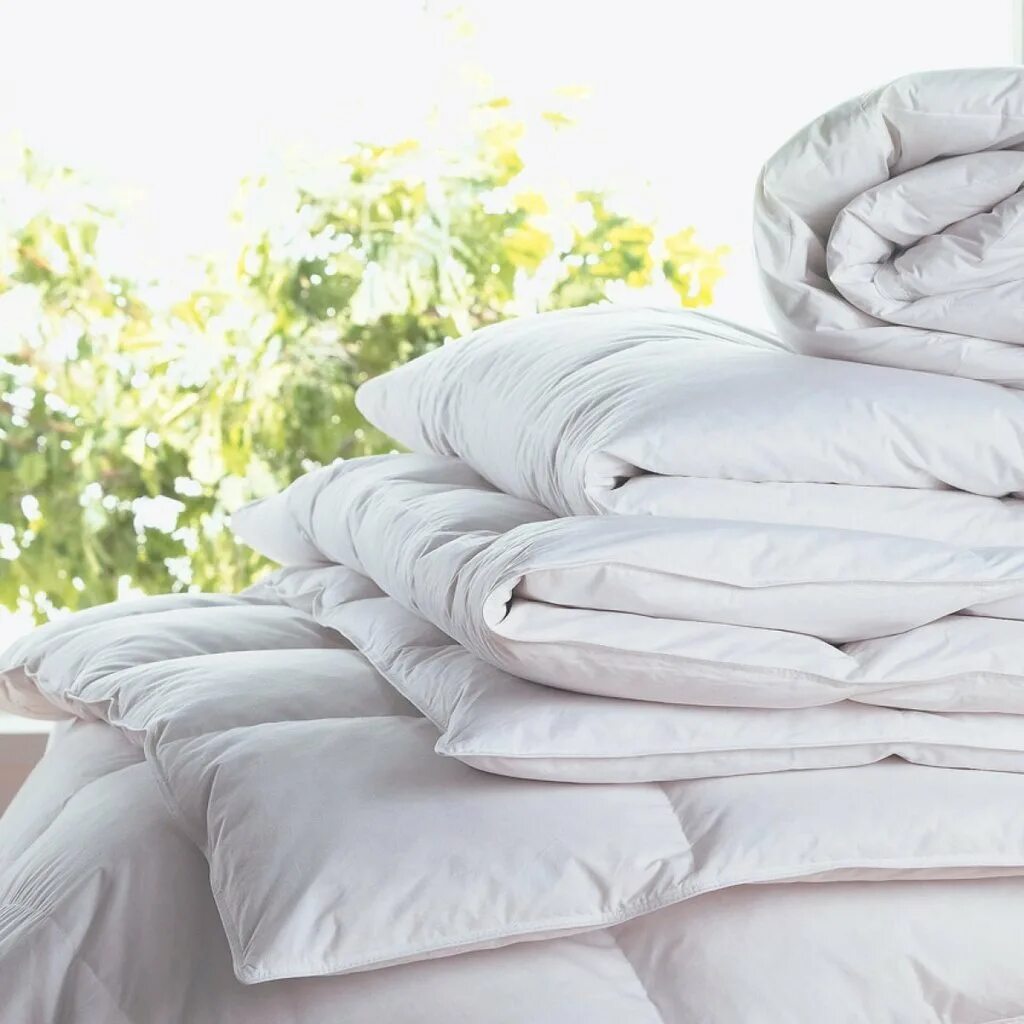 Одеялы. Одеяло. Одеяло и подушка. Одеяло синтепон. Силиконовое волокно в одеяле что это.