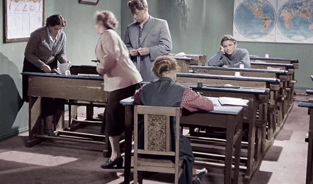 Советская парта эрисмана чертёж. Монолог парты. Советская школьная парта эрисмана. Школьная парта. Ученические парты прошлого столетия.