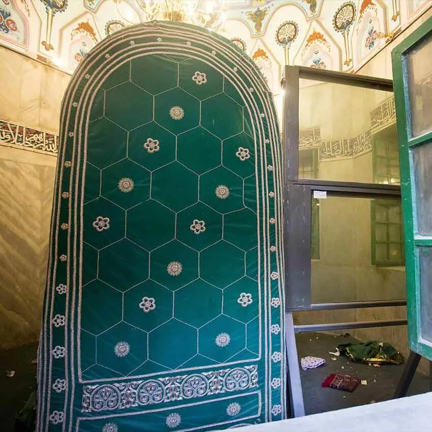 могила пророка адама и хавы. гробница адама иерусалим. могила святого даниила в самарканде. ходжейли миздакхан. придел адама в храме гроба господня.