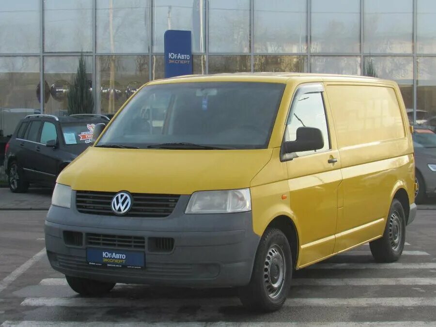 Фольксваген транспортер т4 с пробегом. Volkswagen Transporter t5 желтый. VW Transporter 2004. Volkswagen Transporter т5 Лонг желтый. Volkswagen Transporter т5 Лонг 2010.