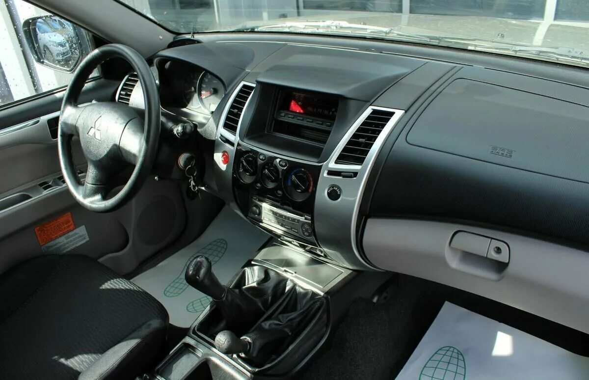 Mitsubishi pajero sport 2009 салон. Mitsubishi pajero sport 2008 салон. Митсубиси паджеро спорт 2011. Mitsubishi pajero sport механика. Mitsubishi pajero sport механика.