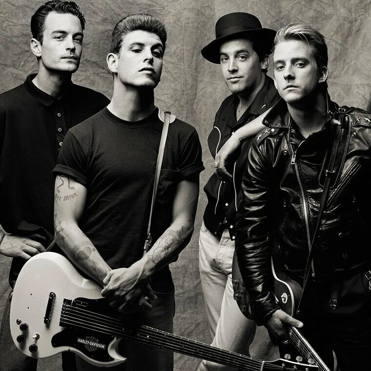 Social distortion скелет. Группа social distortion. Social distortion band. Distortion лого. Distortion группа.