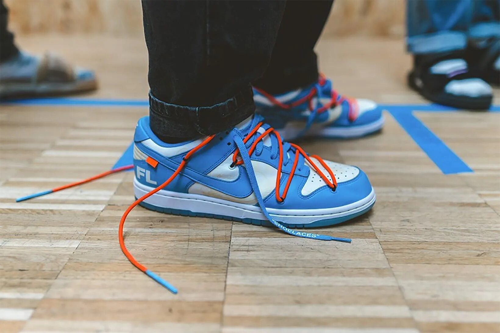 Nike Dunk Low off White Blue. Nike SB Dunk Low off White. Nike SB Dunk Low x off-White. Nike SB Dunk x off White. Как убрать залом на кроссовках