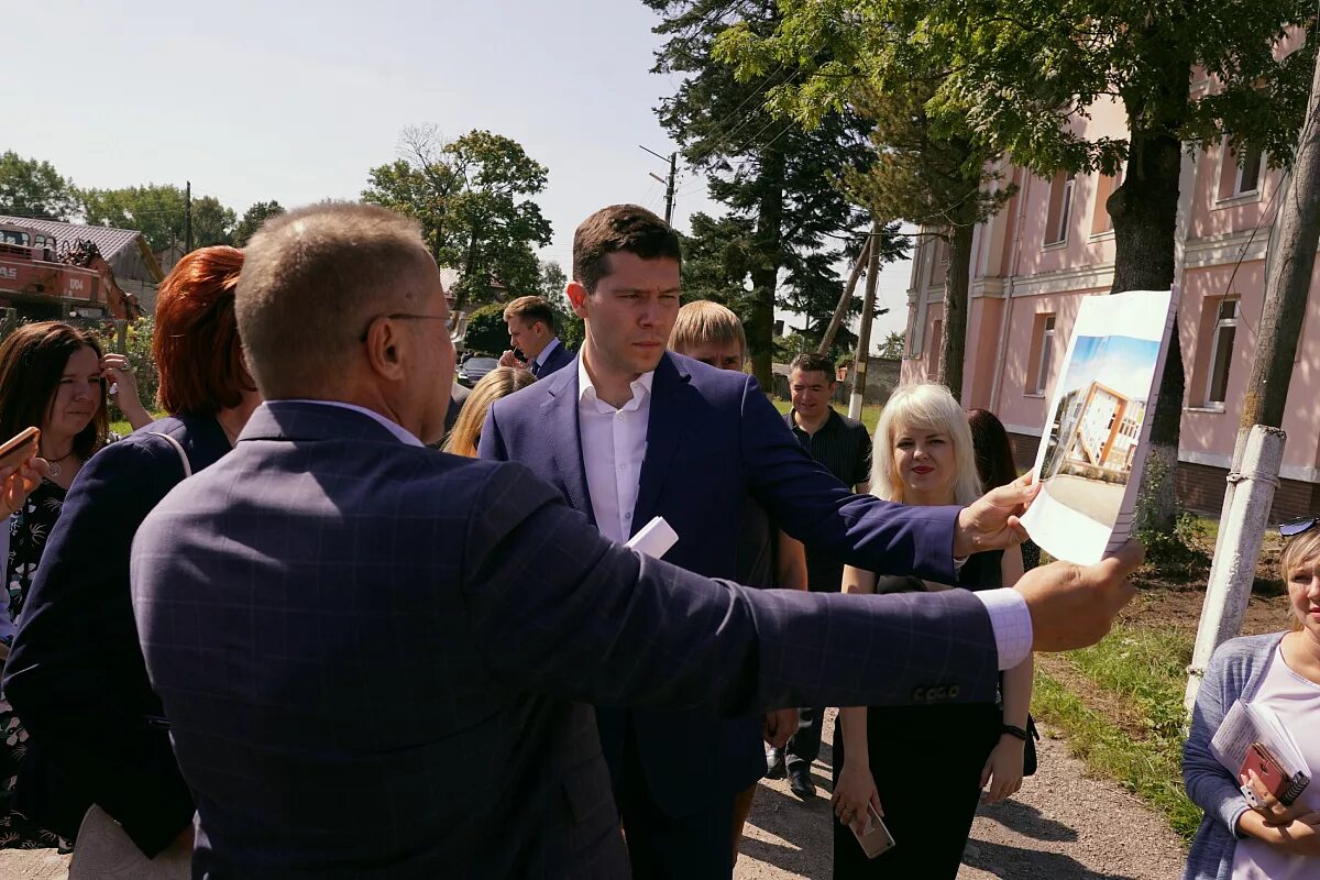 Школа краснознаменска калининградской области. Школа Краснознаменск Калининградская область. Краснознаменский школа Калининград. Открытие школы в Краснознаменске Калининградской области. Новая школа Краснознаменск Калининградская.