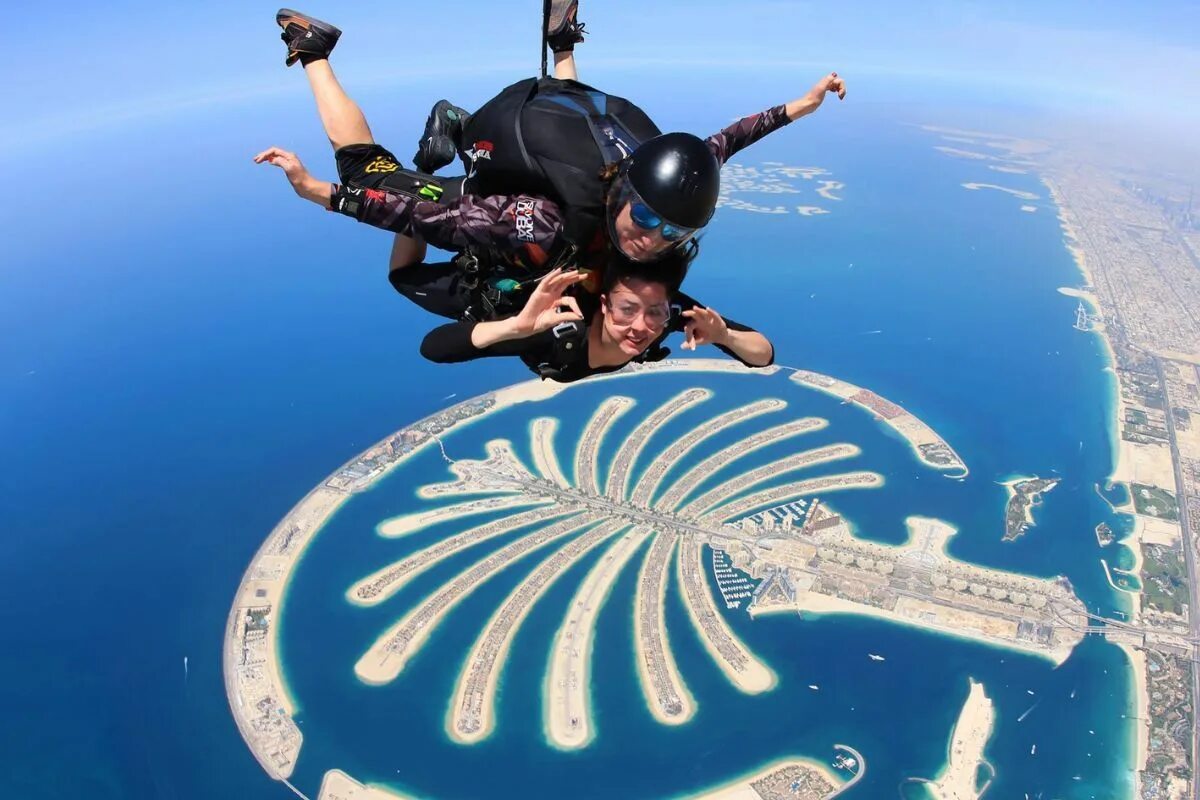 Activities experience. Скайдайв Дубай Skydive Dubai. Прыжок с парашютом в Дубае над пальмой. Skydiving в Дубае. Прыжок в Дубае Skydive.