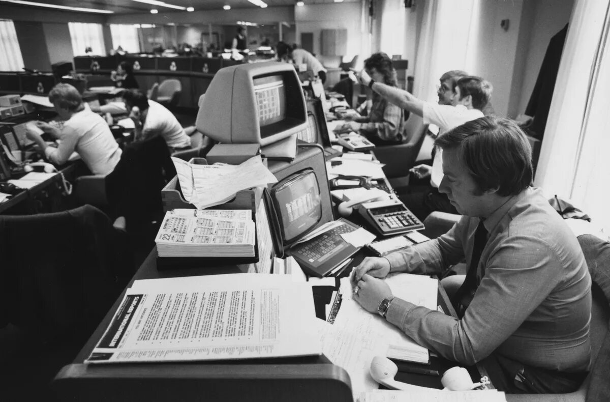 Arpanet робертс. Arpanet 1969 создатели. Первые компьютеры arpanet. Первый сервер arpanet. Honeywell dp-516 arpanet.