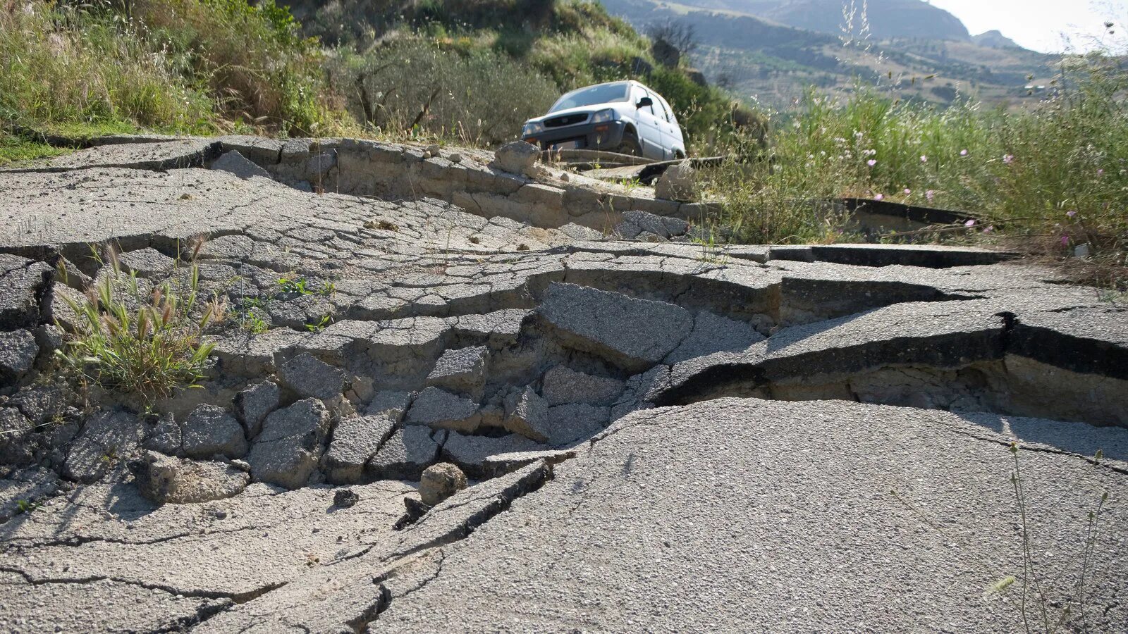 гора эверест. чуйское землетрясение 2003. абразия оползни. землетрясение кош-агач 2003. кедарнатх оползень.