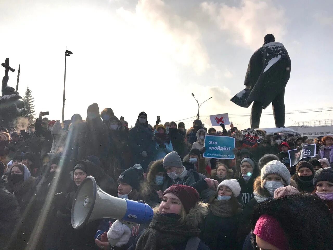 Другой твориться. Митинги в Новосибирске 2021. Митинги в России 2021 Навальный. Митинги Навального 2020. Митинг Навального в Новосибирске.